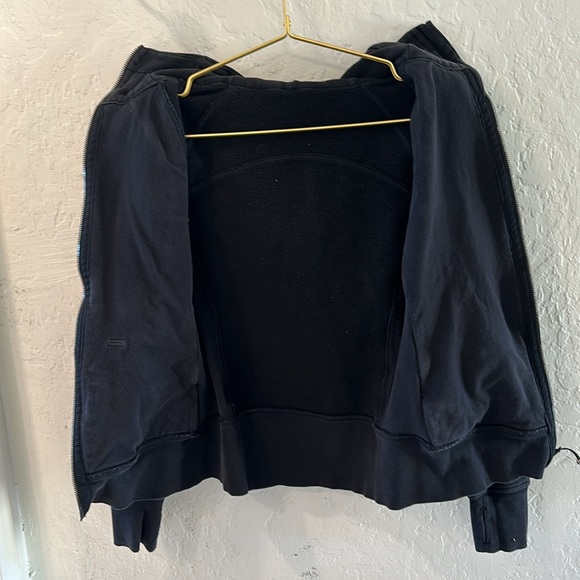 Lululemon scuba zip up hoodie. Size 4. - Picture 5 of 5